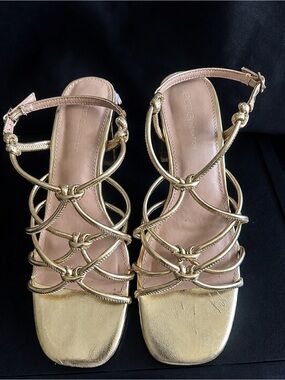 BCBGeneration Metallic Gold Strappy Knot Sandals Sz 8.5